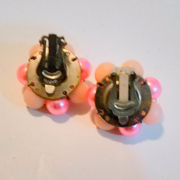 Vintage Mid Century Pink Pearlized Bead Cluster Clip Earrings Signed Japan - Picture 3 of 3